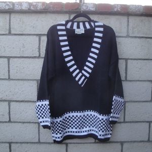 Vintage Sweater High-Quality V-Neck Black And Whi… - image 1